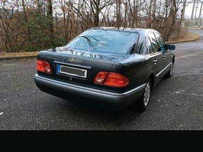 Gebraucht Mercedes E230 Elegance 150 PS (110 kW) 1996 Grau Limousine