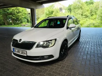 Gebraucht Skoda Superb Best of 140 PS (102 kW) 2015 Weiß Kombi