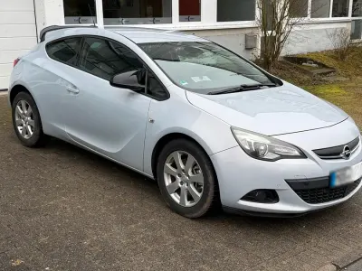 Gebraucht Opel Astra GTC 140 PS (102 kW) 2013 Grau Coupé