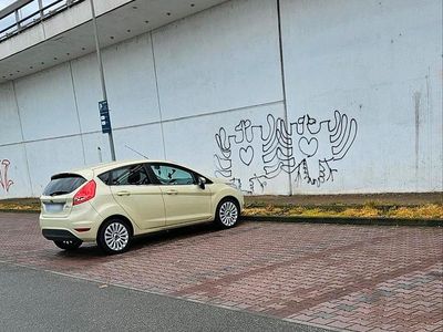 Gebraucht Ford Fiesta 90 PS (66 kW) 2009 Gelb Kleinwagen