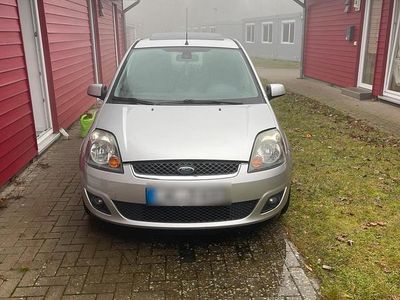 Grau Gebraucht 2008 Ford Fiesta Kleinwagen | 2.000 € (Fairer Preis)