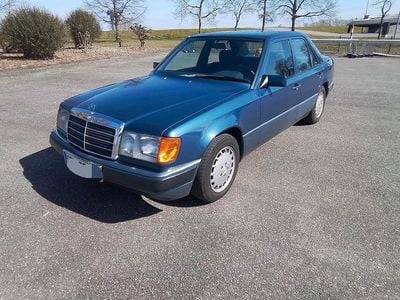 Gebraucht Mercedes E300 180 PS (132 kW) 1990 Blau Limousine