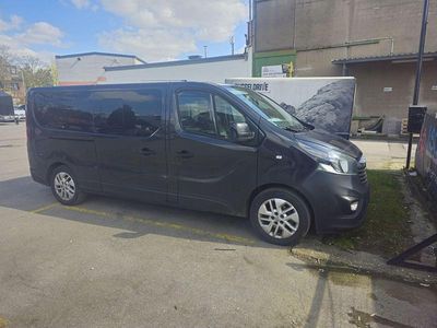 Second-hand Opel Vivaro 145 CP (106 kW) 2017 Negru Monovolum