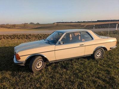 Gebraucht Mercedes 230 136 PS (100 kW) 1983 Beige Coupé