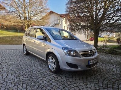 Gebraucht Opel Zafira Edition 140 PS (102 kW) 2010 Silber Van / Kleinbus