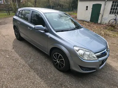Używany Opel Astra 90 KM (66 kW) 2007 Szary Sedan/Limuzyna