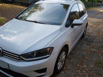 Weiß Gebraucht 2015 VW Golf Sportsvan Comfortline Van / Kleinbus | 10.500 € (Fairer Preis)