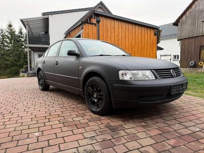 Gebraucht VW Passat 125 PS (91 kW) 1998 Schwarz Limousine