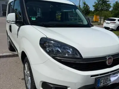 Gebraucht Fiat Doblò Lounge 120 PS (88 kW) 2019 Weiß Van / Kleinbus