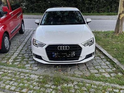 Weiß Gebraucht 2017 Audi A3 Sport Kleinwagen | 20.900 € (Etwas zu teuer)