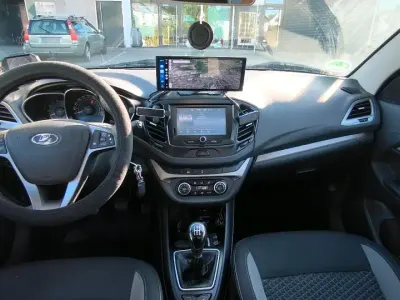 Gebraucht Lada Vesta 106 PS (77 kW) 2017 Andere farben Limousine