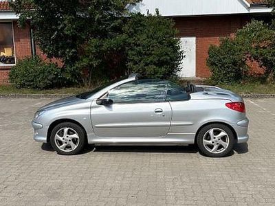 Gebraucht Peugeot 206 CC 109 PS (80 kW) 2004 Silber Cabrio