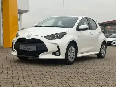 Usata Toyota Yaris Comfort 72 CV (52 kW) 2022 Bianco Berlina