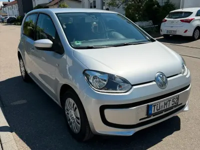 Używany VW up! 60 KM (44 kW) 2013 Srebrny Hatchback