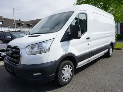 Gebraucht Ford Transit Trend 131 PS (96 kW) 2022 Weiß Van / Kleinbus