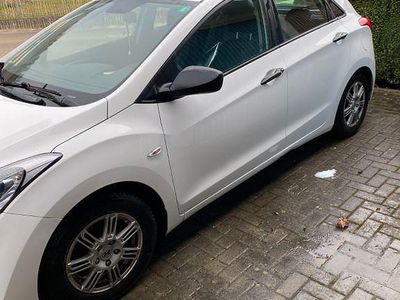 Weiß Gebraucht 2014 Hyundai i30 Style Limousine | 6.600 € (Fairer Preis)