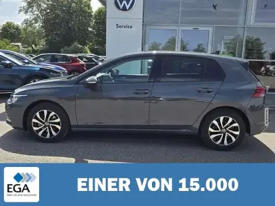 Gebraucht VW Golf VIII Active 150 PS (110 kW) 2023 Grau metallic