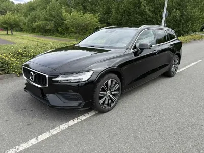 Gebraucht Volvo V60 Momentum 150 PS (110 kW) 2019 Schwarz Kombi