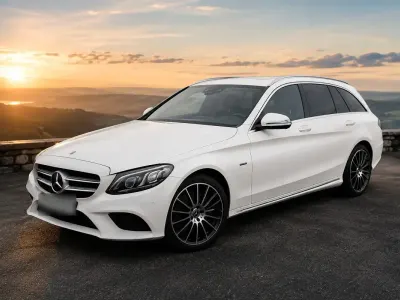 Gebraucht Mercedes C300e Avantgarde 306 PS (225 kW) 2020 Weiß Kombi