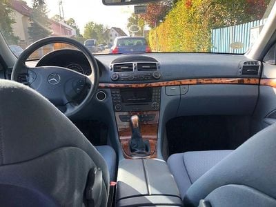 Usata Mercedes E240 Elegance 177 CV (130 kW) 2003 Argento Berlina