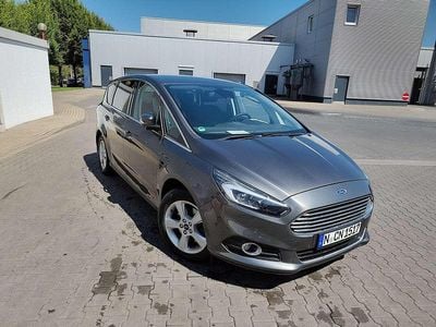 Gebraucht Ford S-MAX Titanium 179 PS (131 kW) 2017 Grau Van / Kleinbus