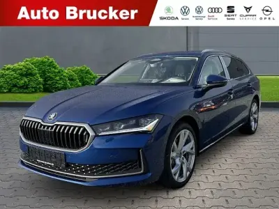 Neu Skoda Superb Selection 150 PS (110 kW) 2025 Blau Kombi