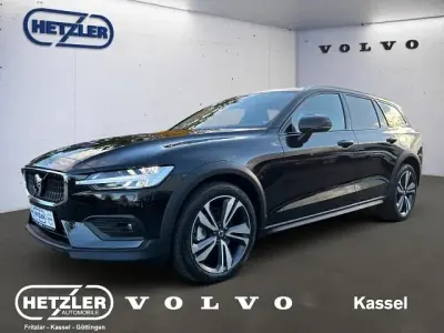 Gebraucht Volvo V60 CC Ultimate 197 PS (144 kW) 2024 Onyx black / metallic Kombi