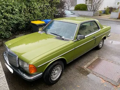 Second-hand Mercedes E280 177 CP (130 kW) 1979 Verde