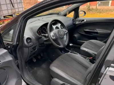 Gebraucht Opel Corsa 95 PS (69 kW) 2012 Schwarz Kleinwagen