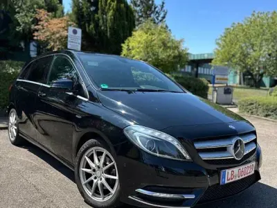 Gebraucht Mercedes B180 122 PS (89 kW) 2011 Schwarz Kleinwagen