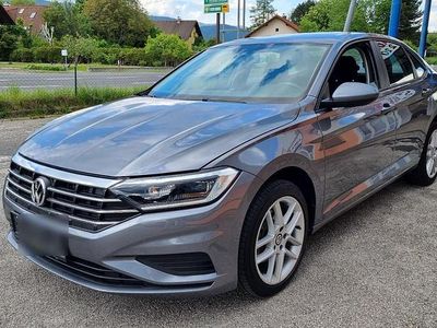Grau Gebraucht 2019 VW Jetta Limousine | 14.999 €