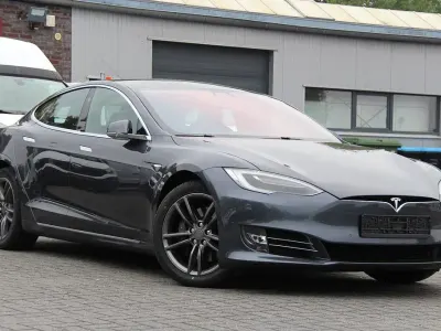 Begagnad Tesla Model S 244 kW (333 HK) 2016 Grå Halvkombi
