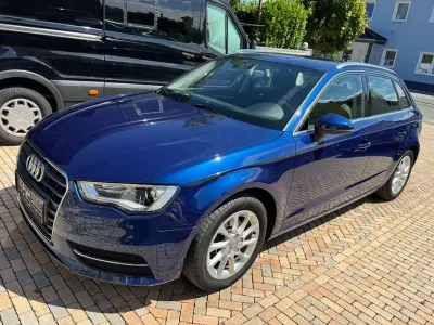 Gebraucht Audi A3 Attraction 125 PS (91 kW) 2015 Blau Limousine