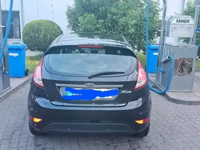 Gebraucht Ford Fiesta 95 PS (69 kW) 2015 Schwarz Kleinwagen