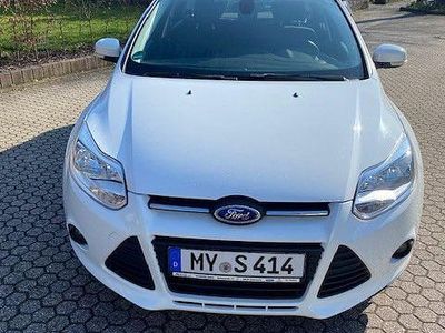 Gebraucht Ford Focus Ambiente 101 PS (74 kW) 2013 Weiß Limousine