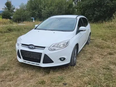 Gebraucht Ford Focus SYNC Edition 125 PS (91 kW) 2014 Weiß Limousine