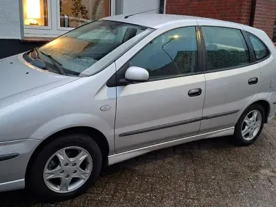 Gebraucht Nissan Almera Tino Acenta 116 PS (85 kW) 2005 Silber Van / Kleinbus