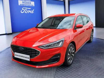 Gebraucht Ford Focus Titanium 125 PS (91 kW) 2023 Dunkel rot Kombi