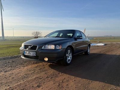 Grau Gebraucht 2007 Volvo S60 Momentum Limousine | 3.400 € (Etwas zu teuer)