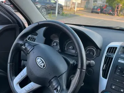 Gebraucht Kia Ceed 125 PS (91 kW) 2011 Schwarz Kleinwagen