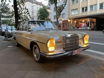 Beige Gebraucht 1968 Mercedes S250 Limousine | 17.999 €