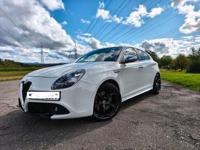 Gebraucht Alfa Romeo Giulietta Quadrifoglio Verde 235 PS (172 kW) 2011 Weiß Kleinwagen