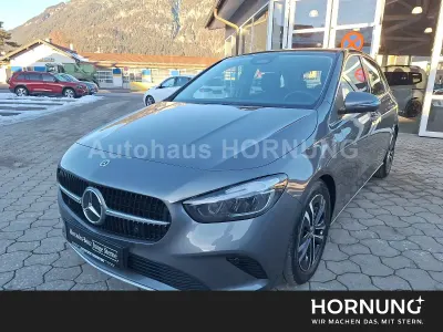 Używany Mercedes B200 Progressive 150 KM (110 kW) 2024 Szary Minivan