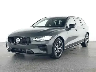 Gebraucht Volvo V60 145 PS (106 kW) 2025 Kombi