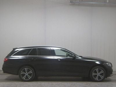 Schwarz Gebraucht 2022 Mercedes E220 Avantgarde Kombi | 22.150 € (Superpreis)