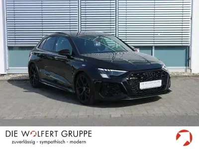 Gebraucht Audi RS3 Sportback Ambiente 400 PS (294 kW) 2023 Mythosschwarz metallic Kleinwagen