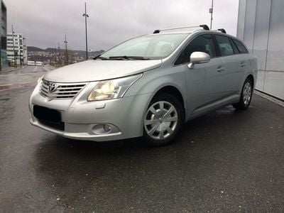 Gebraucht Toyota Avensis 132 PS (97 kW) 2010 Silber metallic Kombi