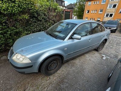 gebraucht VW Passat limo.