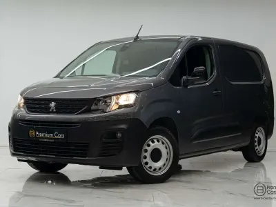 Gebraucht Peugeot Partner 131 PS (96 kW) 2023 Grau Van / Kleinbus