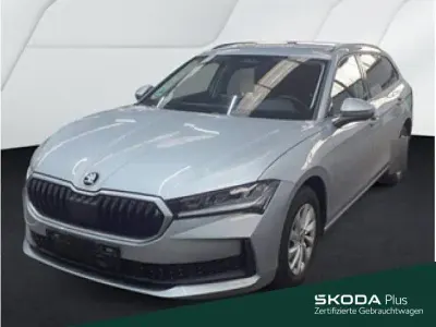 Gebraucht Skoda Superb Essence 150 PS (110 kW) 2025 Pebble silber metallic Kombi